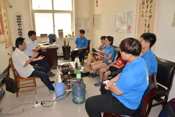 众创丝路实践调研团在河南雏鹰农牧集团调研