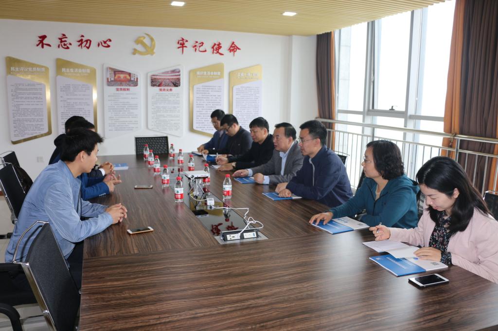 与企业座谈交流