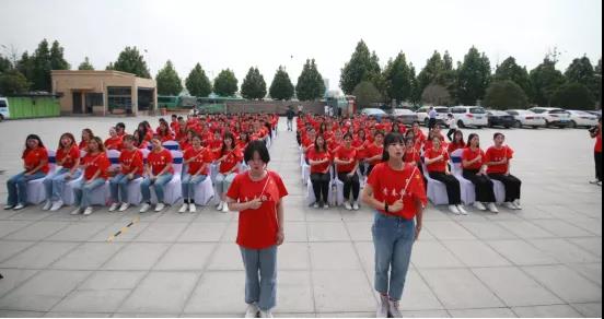做白色的牛奶，创红色的企业，江南（中国）乳业集团青春歌会庆祝建党100周年