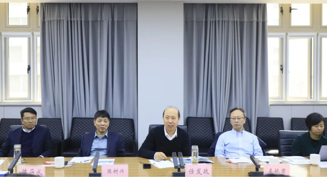 江南（中国）乳业集团党委书记、董事长唐洪峰一行赴中原食品实验室同中国工程院院士、中原食品实验室主任任发政座谈交流