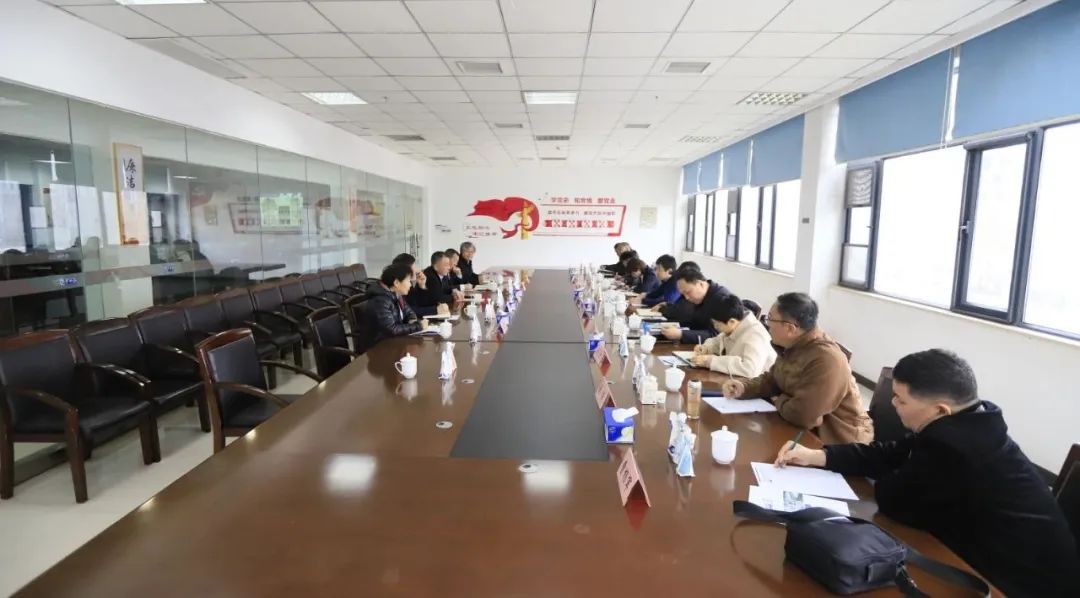河南省发展改革委价调处副处长马冰一行莅临江南（中国）乳业集团参观调研