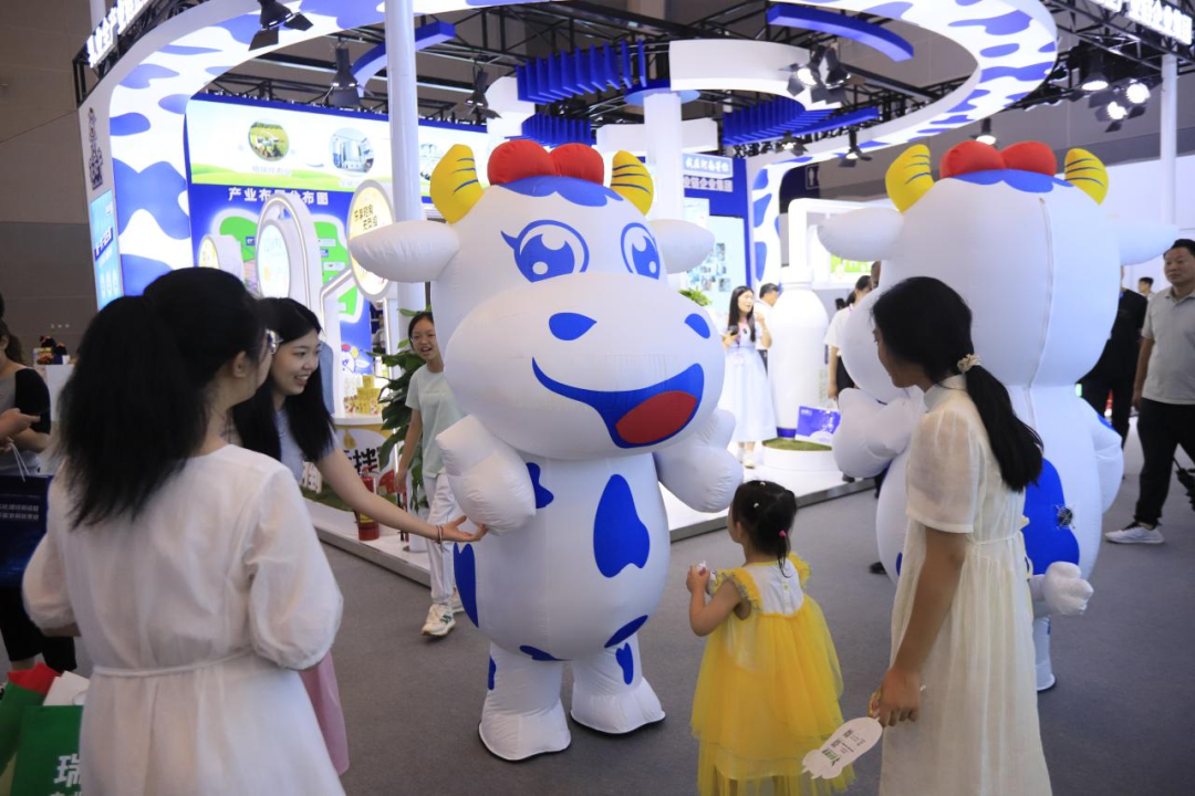 启航新征程 点亮新赛道丨江南（中国）乳业集团参加第十四届中国奶业大会暨D20峰会，荣获“中国乳制品生产企业现代化等级5A级”评定殊荣