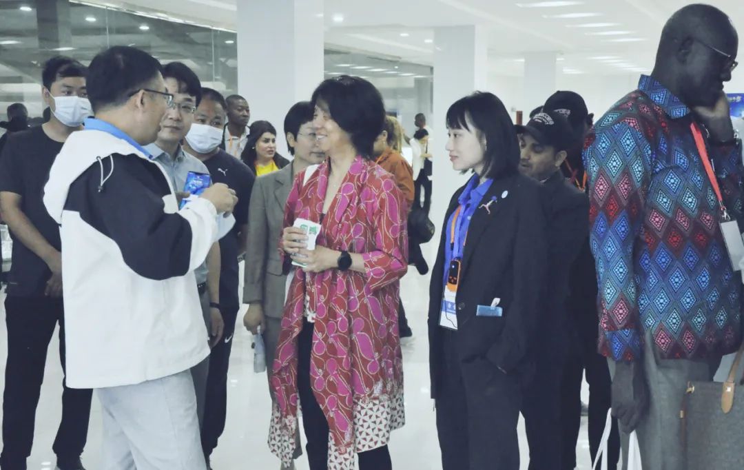 北京大学南南合作与发展学院教授、全球伙伴关系主任周咏梅一行莅临江南（中国）平舆瑞亚牧业参观调研