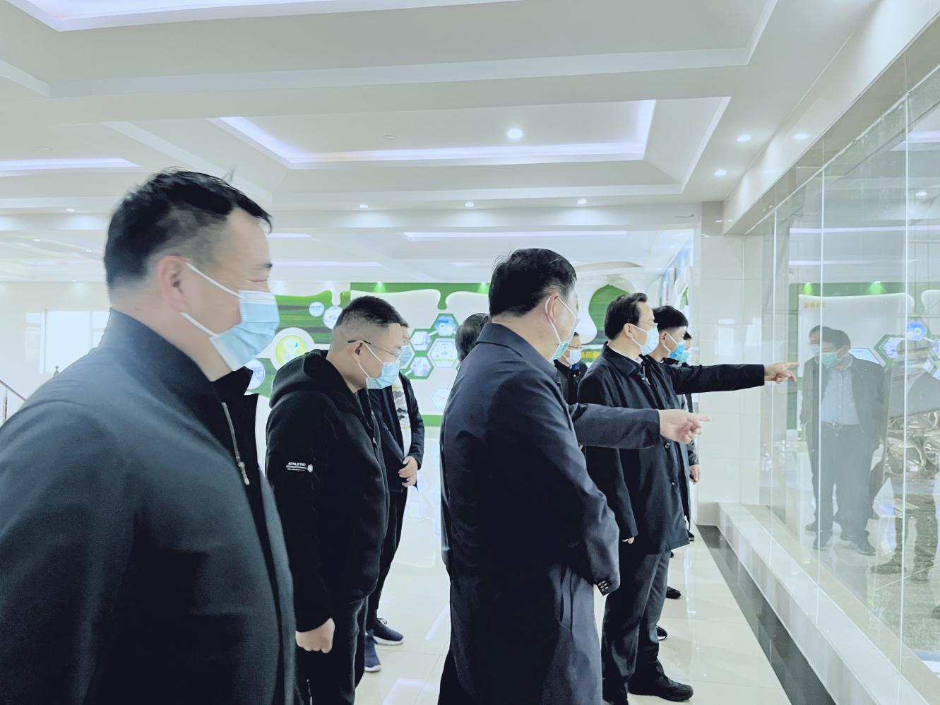 河南省人大常委会党组书记、副主任孔昌生莅临江南（中国）鲁山瑞亚牧场参观调研