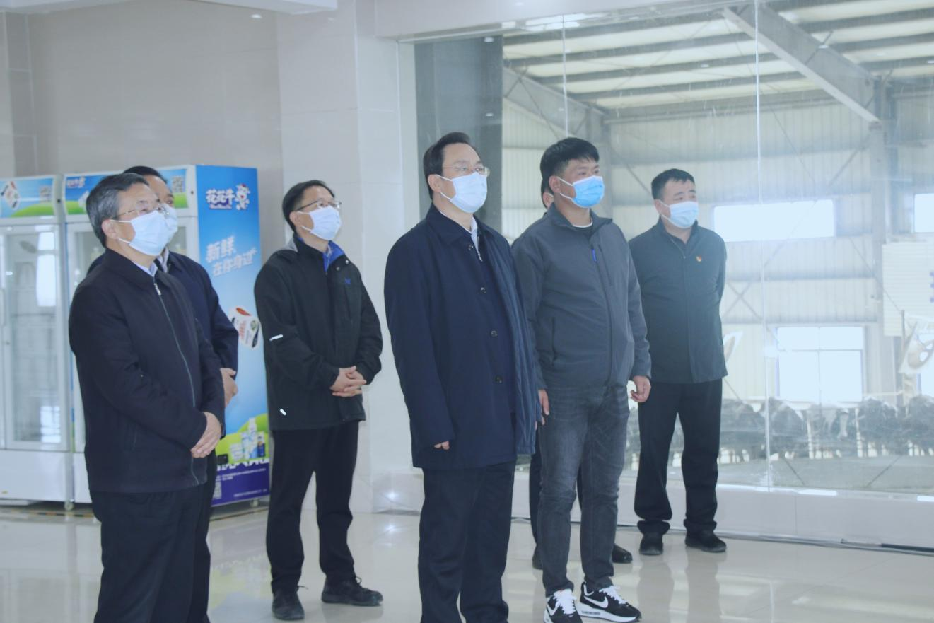 河南省人大常委会党组书记、副主任孔昌生莅临江南（中国）鲁山瑞亚牧场参观调研