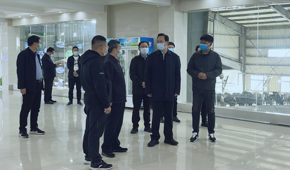 河南省人大常委会党组书记、副主任孔昌生莅临江南（中国）鲁山瑞亚牧场参观调研
