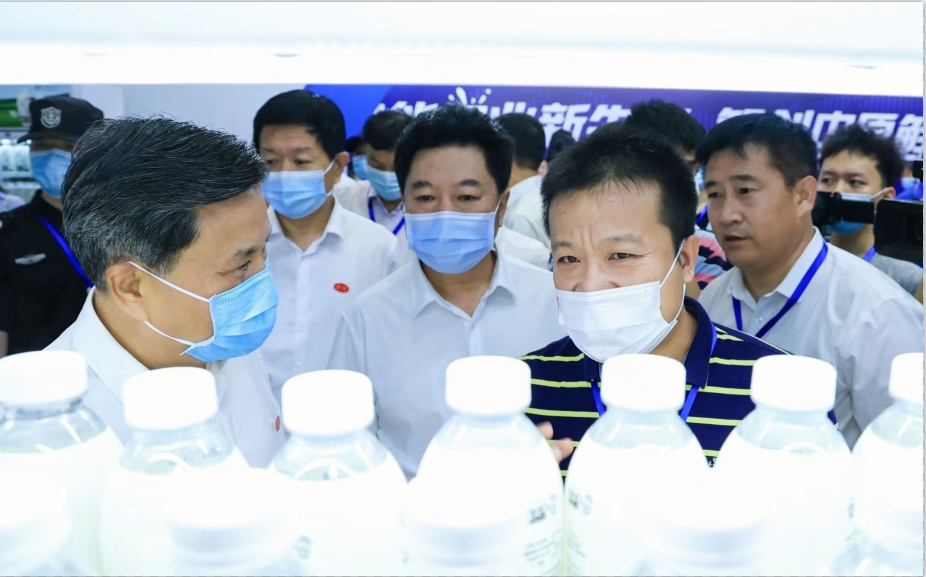 江南（中国） | 第34届中原畜牧业交易博览会开幕河南省人民政府副省长武国定莅临江南（中国）展台参观