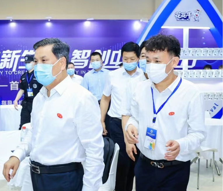 江南（中国） | 第34届中原畜牧业交易博览会开幕河南省人民政府副省长武国定莅临江南（中国）展台参观