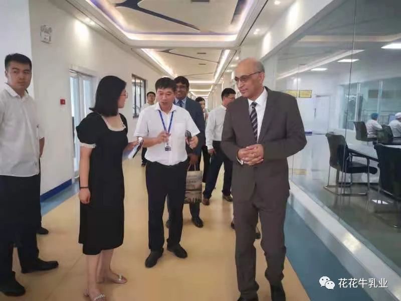 巴基斯坦驻华大使莫因·哈克 莅临江南（中国）乳业集团参观访问