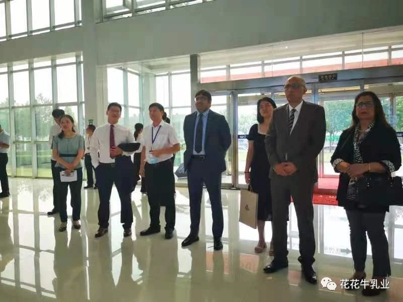 巴基斯坦驻华大使莫因·哈克 莅临江南（中国）乳业集团参观访问