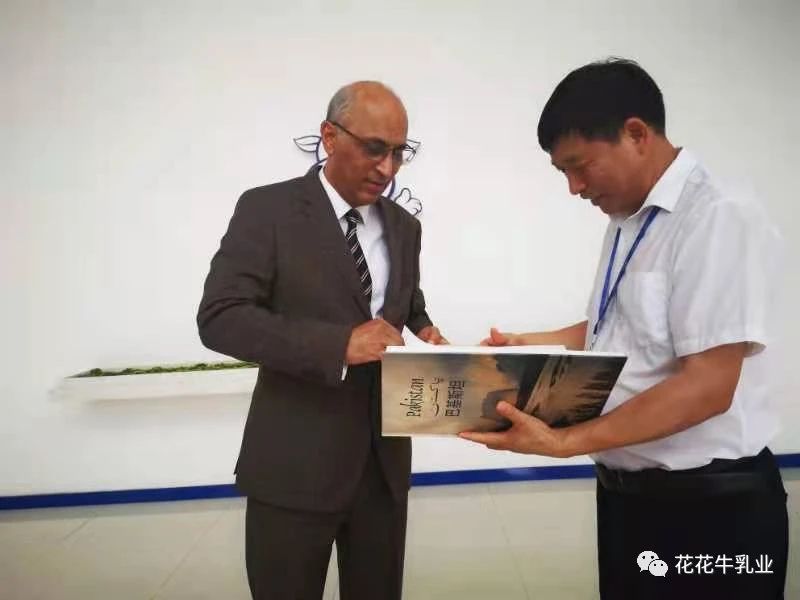 巴基斯坦驻华大使莫因·哈克 莅临江南（中国）乳业集团参观访问
