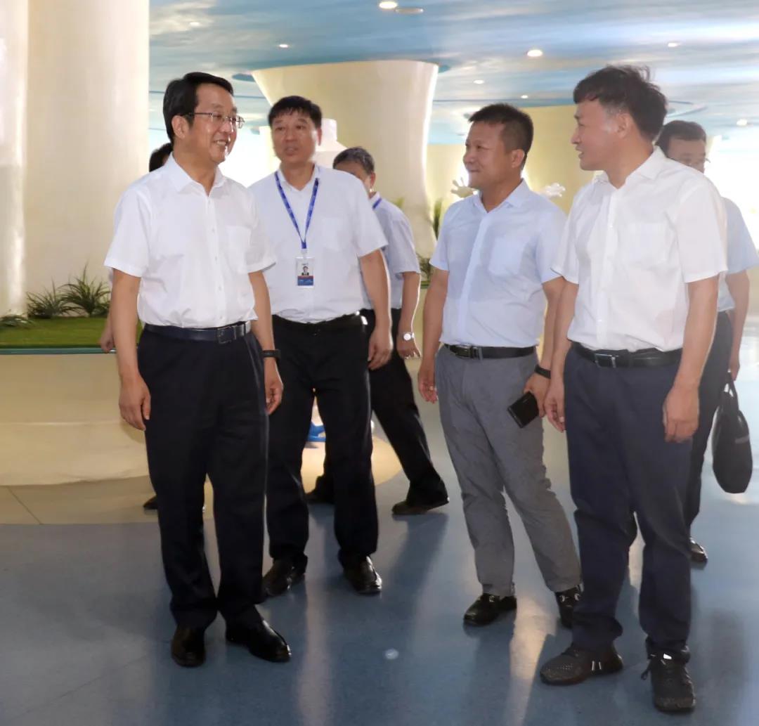 河南省高级人民法院院长胡道才一行莅临江南（中国）乳业集团开展“万人助万企”活动 助力企业发展
