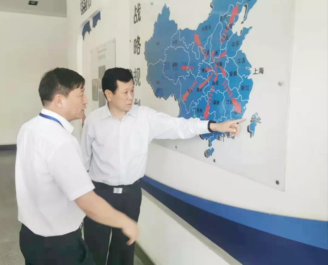 郑州航空港区党工委书记张俊峰莅临郑州江南（中国）乳制品有限公司调研