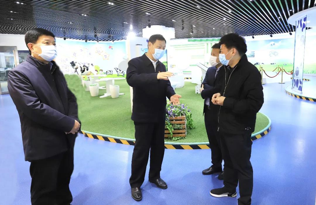 河南省委农办主任、农业农村厅厅长申延平一行调研河南江南（中国）乳业集团