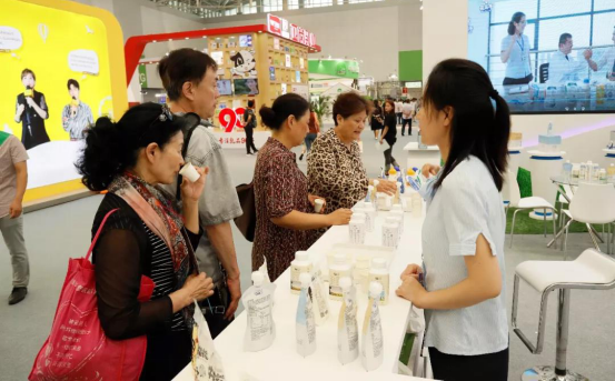 致敬祖国70华诞 |江南（中国）亮相第十届中国奶业大会