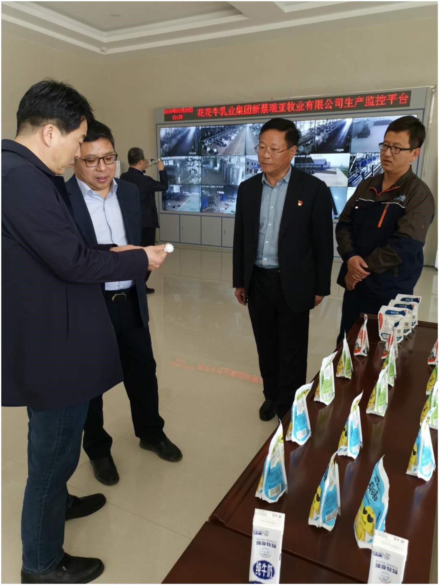中国建设银行河南省分行行长石永拴 莅临江南（中国）新蔡瑞亚牧业有限公司考察调研