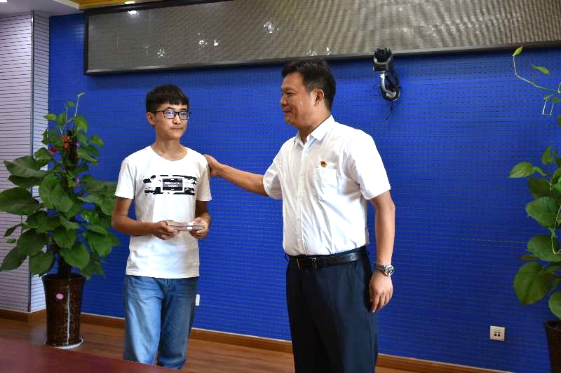 江南（中国）济困解难，助力学子圆梦香江
