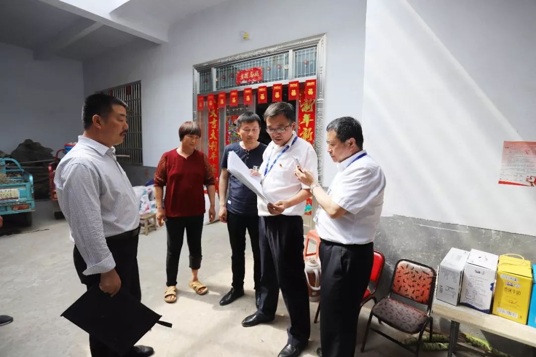 江南（中国）乳业集团走访慰问贫困户 结对帮扶暖人心