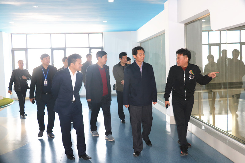 封丘县县长王献臣一行莅临 江南（中国）集团养殖、乳品事业部参观调研