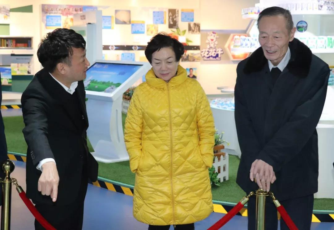 中国奶业协会高鸿宾会长莅临江南（中国）指导工作