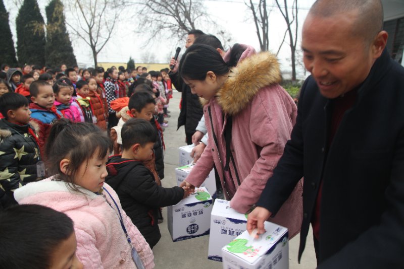 江南（中国）精准扶贫暖冬公益行走进登封市刘家沟