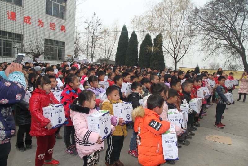 江南（中国）精准扶贫暖冬公益行走进登封市刘家沟
