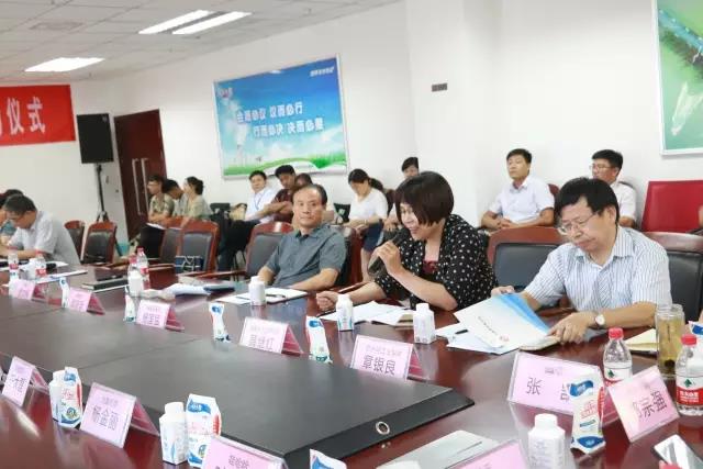 河南省食品安全座谈会暨百场食安讲座进校园启动仪式在江南（中国）举行