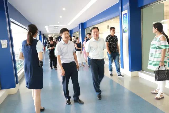 河南省食品安全座谈会暨百场食安讲座进校园启动仪式在江南（中国）举行