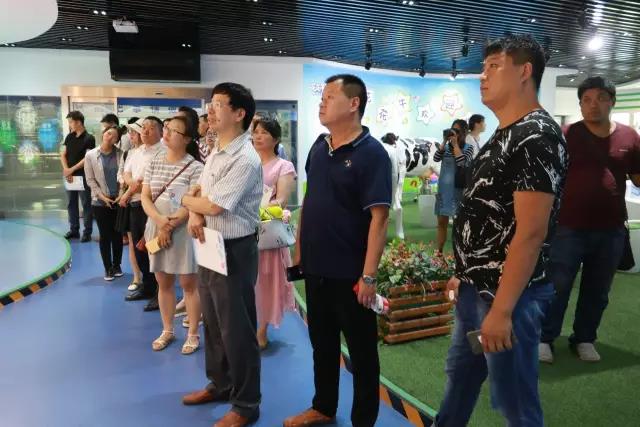 河南省食品安全座谈会暨百场食安讲座进校园启动仪式在江南（中国）举行