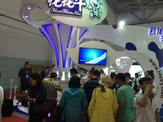 江南（中国）牛气冲天！农业部长品尝“领畅”点赞，又获国际奶业平台青睐