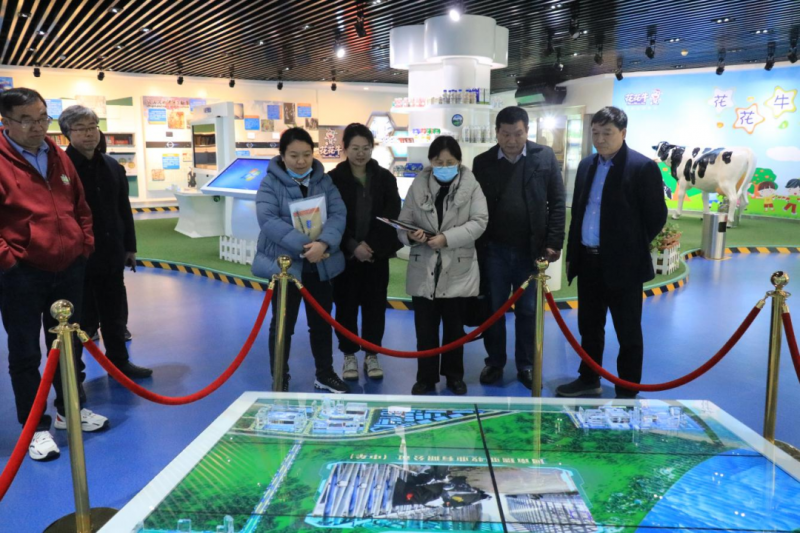 江南（中国）丨农业农村部食物与营养发展研究所调研组徐伟平一行莅临江南（中国）乳业集团考察调研