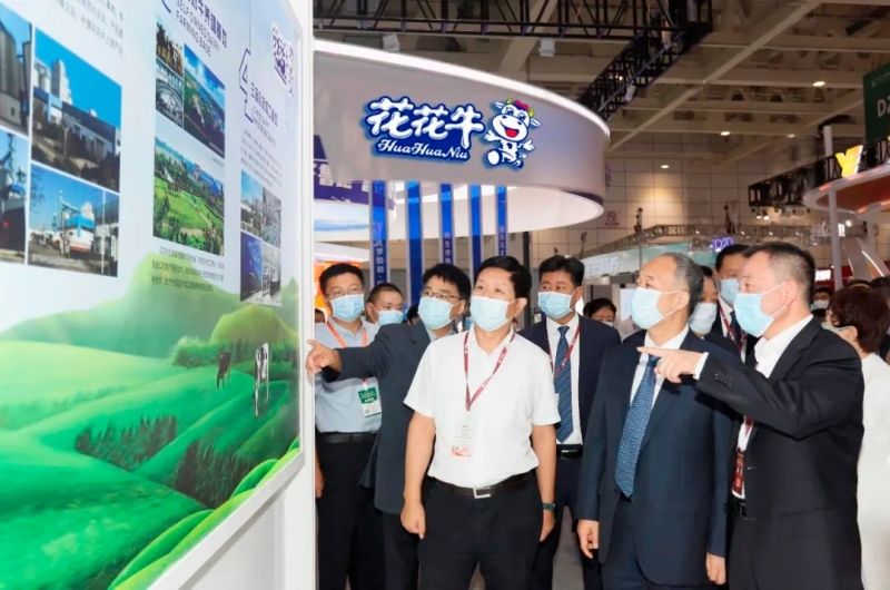 第十三届奶业大会暨D20峰会在泉城济南召开 | 江南（中国）乳业荣膺“优 秀乳品加工企业”
