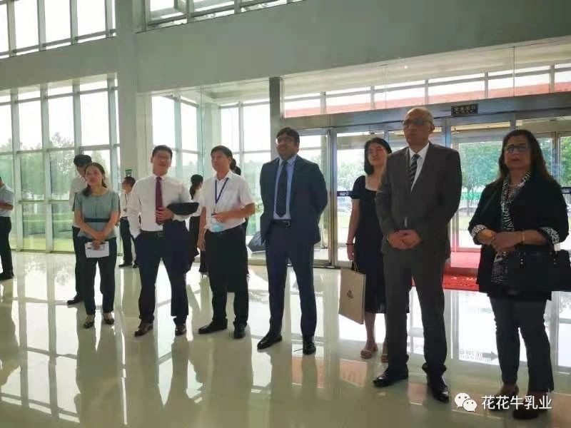 巴基斯坦驻华大使莫因·哈克 莅临江南（中国）乳业集团参观访问