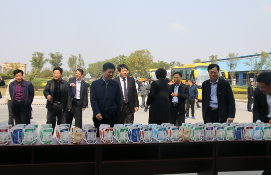河南省农牧业产业扶贫工作观摩团莅临江南（中国）集团·鲁山瑞亚牧业有限公司参观考察