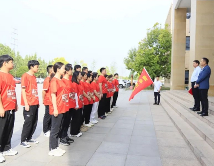 弘扬五四精神 激扬青春力量——河南江南（中国）乳业集团开展青年徒步活动